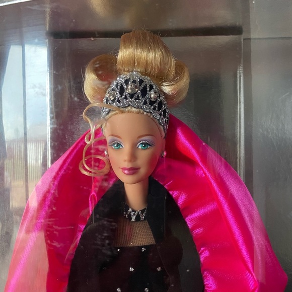 Happy Holidays Barbie 1998- special edition with RARE MISPRINT - Picture 2 of 8